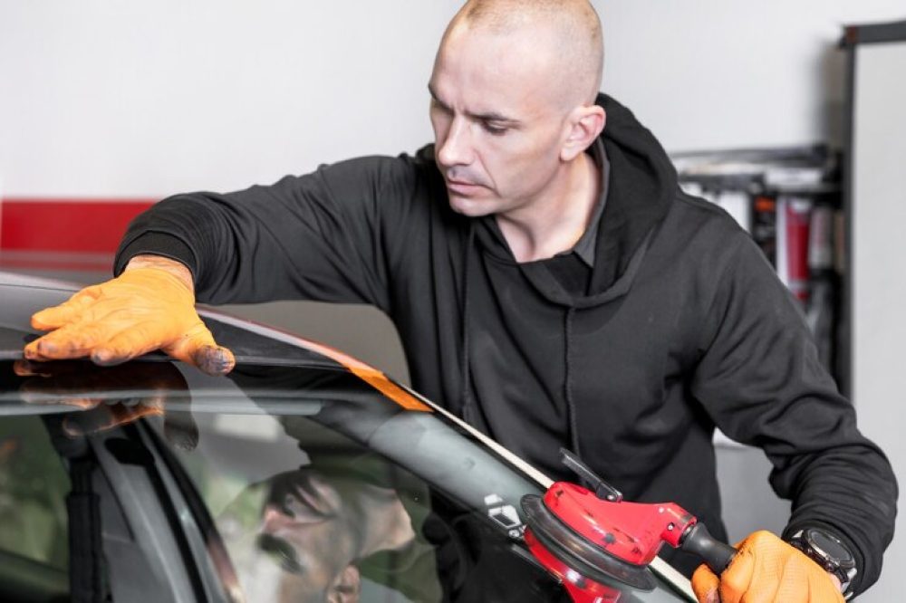 auto-glass-repair-replacement-high-quality-photo_56854-3388 auto-glass-repair-replacement-high-quality-photo_56854-3388